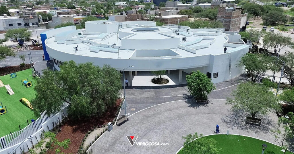 Fachada principal del Hospital Veterinario